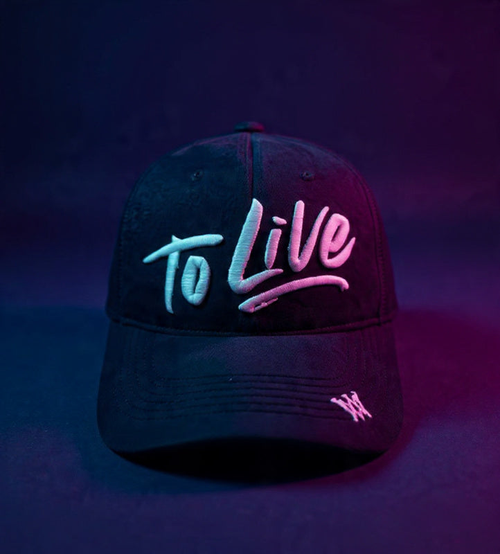 TO LIVE  Black/White